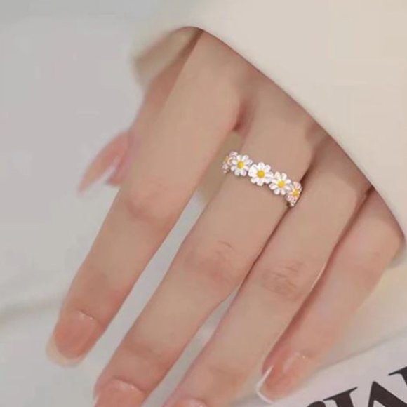 Sterling Silver Daisy Flower Adjustable Ring - Picture 3 of 7